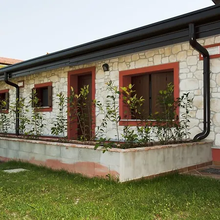 Agriturismo Alla Pietra Bianca Alojamento de Turismo Rural *